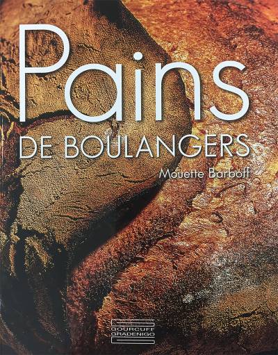 Couverture du livre "Pain de Boulangers" de Mouette Barboff. Une belle croûte de pain cuite au four à bois s'y trouve en gros plan.